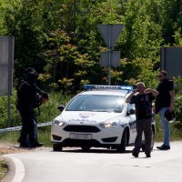 Privođenje muškarca koji se zatvorio u kuću u Grubinama i prijetio eksplozivom