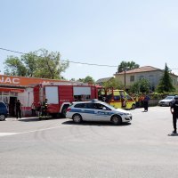 Privođenje muškarca koji se zatvorio u kuću u Grubinama i prijetio eksplozivom