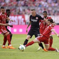 Bayern (Juan Bernat) - Eintracht (Marius Wolf)