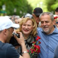 Gradonačelnik Bandić dijelio grah i karanfile povodom Praznika rada