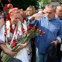 Gradonačelnik Bandić dijelio grah i karanfile povodom Praznika rada