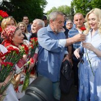 Gradonačelnik Bandić dijelio grah i karanfile povodom Praznika rada