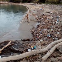 Onečišćene plaže na Visu