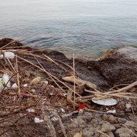 Onečišćene plaže na Visu