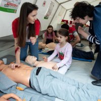 Mimohodom i prezentacijom aktivnosti Hrvatski Crveni križ proslavio 140. rođendan