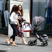 Maja Cvjetković s kćerkicom prošetala gradom
