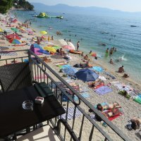 Gradac je turističko mjesto na makarskoj rivijeri od 1200 stanovnika.