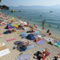 Gradac je turističko mjesto na makarskoj rivijeri od 1200 stanovnika.