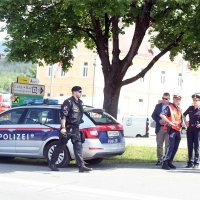 Prosvjed aktivista protiv komemoracije na Bleiburškom polju