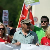 Prosvjed aktivista protiv komemoracije na Bleiburškom polju
