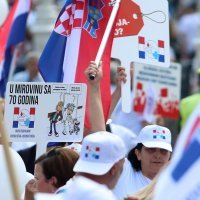 Medicinske sestre i tehničari svoj dan "slavili" u prosvjednoj povorci do Markovog trga