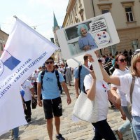 Medicinske sestre i tehničari svoj dan "slavili" u prosvjednoj povorci do Markovog trga