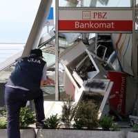 Provaljeno u bankomate u Plodinama na Srdočima