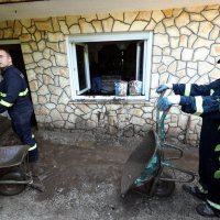 Bujica noćas nanijela velike količine blata u obiteljsku kuću Draženka Pintarića