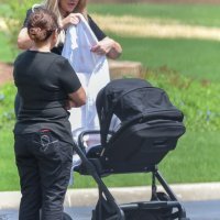 Khloe Kardashian u šetnji s kćerkicom True Thompson