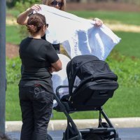 Khloe Kardashian u šetnji s kćerkicom True Thompson