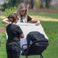 Khloe Kardashian u šetnji s kćerkicom True Thompson