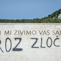 Vandali išarali Spomen kosturnicu borcima NOB-a