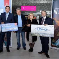 Predrag Popovic, direktor prodaje Emiratesa za Hrvatsku i Sloveniju, gospođa i gospodin Mrazovac, Huseyin Bahadir Bedir, član Uprave MZLZ d.d.