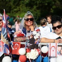 Atmosfera na ulicama uoči početka kraljevskog vjenčanja