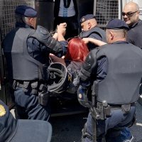 Rijeka: Interventna policija odnijela nekoliko djevojaka koje su blokirale put kolone Hod za život