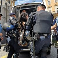 Rijeka: Interventna policija odnijela nekoliko djevojaka koje su blokirale put kolone Hod za život