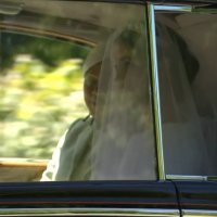 Meghan Markle dolazi u crkvu na vjenčanje s princem Harryjem