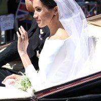 Princ Harry i Meghan Markle u kočiji se provozali po gradu