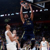 Real Madrid (Gustavo Ayon) - Fenerbahče (Ahmet Duverioglu)