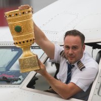 Niko Kovač pred prepunim trgom navijača podigao trofej njemačkog kupa