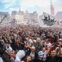 Niko Kovač pred prepunim trgom navijača podigao trofej njemačkog kupa