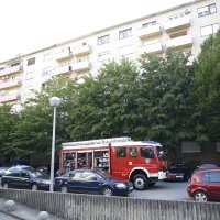 U Ružmarinskoj ulici 9 uslijed eksplozije na šestom katu zgrade izgorio je stan.