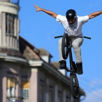 Profesionalni vozač BMX Igor Vukadinović Poky 2015. u Osijeku je preskočio tramvaj