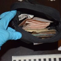 Predmeti pronađeni pri uhićenju serijskog razbojnika