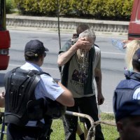 Građani koji pružaju podršku Gruevskom ispred Kaznenoga suda u Skoplju