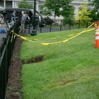 Vrtača na travnjaku Bijele kuće