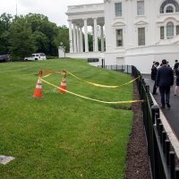 Vrtača na travnjaku Bijele kuće