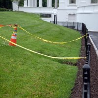 Vrtača na travnjaku Bijele kuće