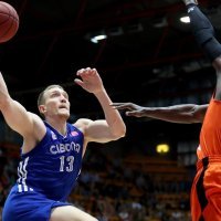 Dominic Gilbert u akciji