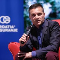 Predstavljena  knjiga Nejednaki