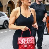 Jennifer Lopez s Valentino torbicom