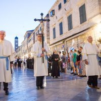 Procesija gradskim ulicama Dubrovnika  povodom Tijelova