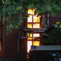 Vatrogasci se bore s velikim požarom u zgradi u Heinzelovoj ulici