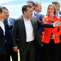 Potpisan ugovor između Grčke i Makedonije o promjeni imena u Sjeverna Makedonija