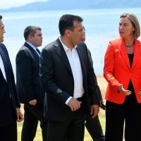 Potpisan ugovor između Grčke i Makedonije o promjeni imena u Sjeverna Makedonija