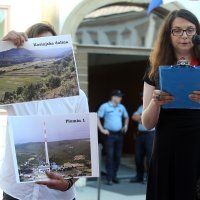 Zelena akcija je simbolično uručila ministru Ćoriću "nagradu" Zlatni panj