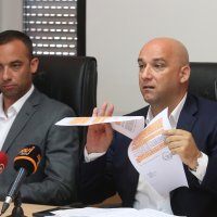 Načelnik Vira Kristijan Kapović na presici nakon izlaska iz pritvora