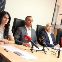 Načelnik Vira Kristijan Kapović na presici nakon izlaska iz pritvora