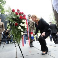Predsjednica, premijer i predsjednik Sabora položili vijence na Mirogoju