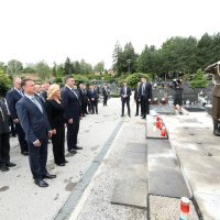 Predsjednica, premijer i predsjednik Sabora položili vijence na Mirogoju
